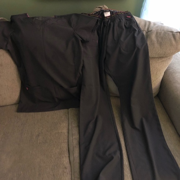 SCRUBS - Picture 3 of 8